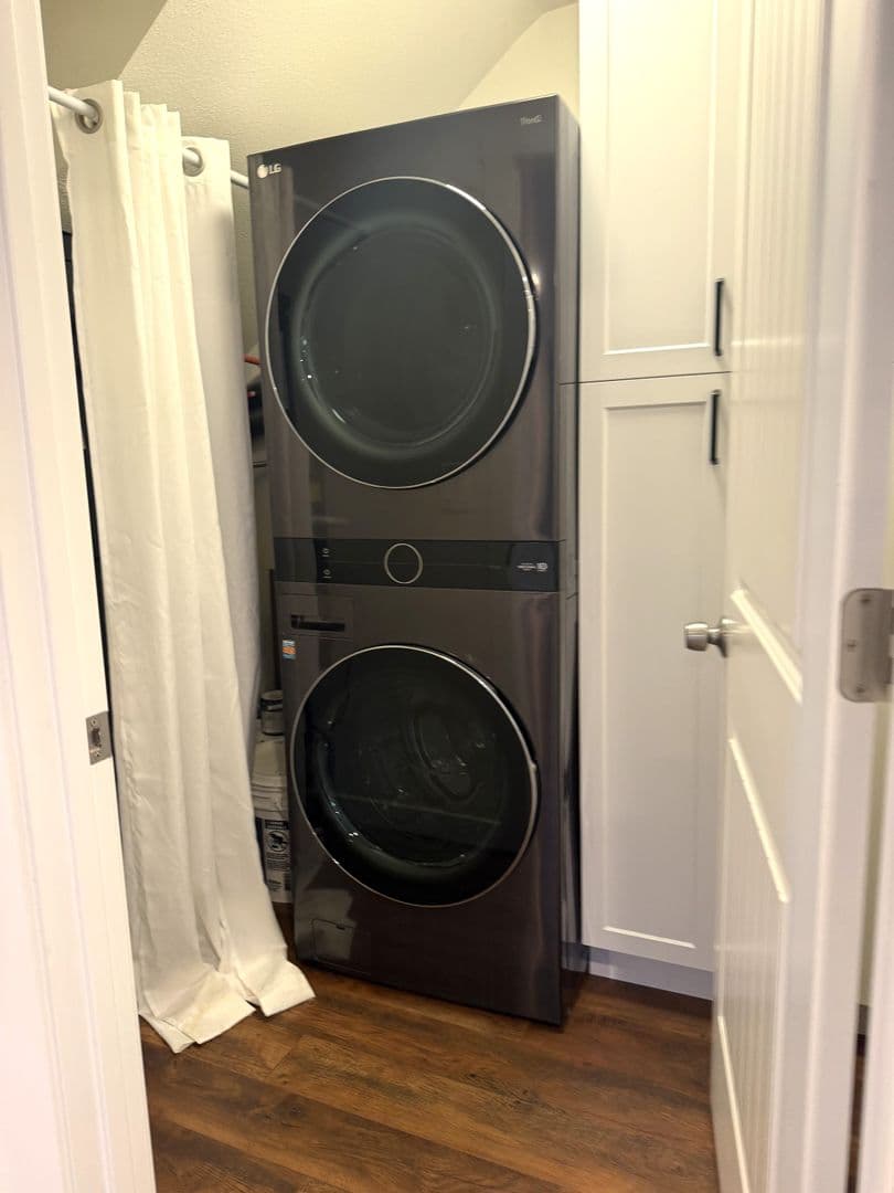 Portland House: 570 NE 55th Ave