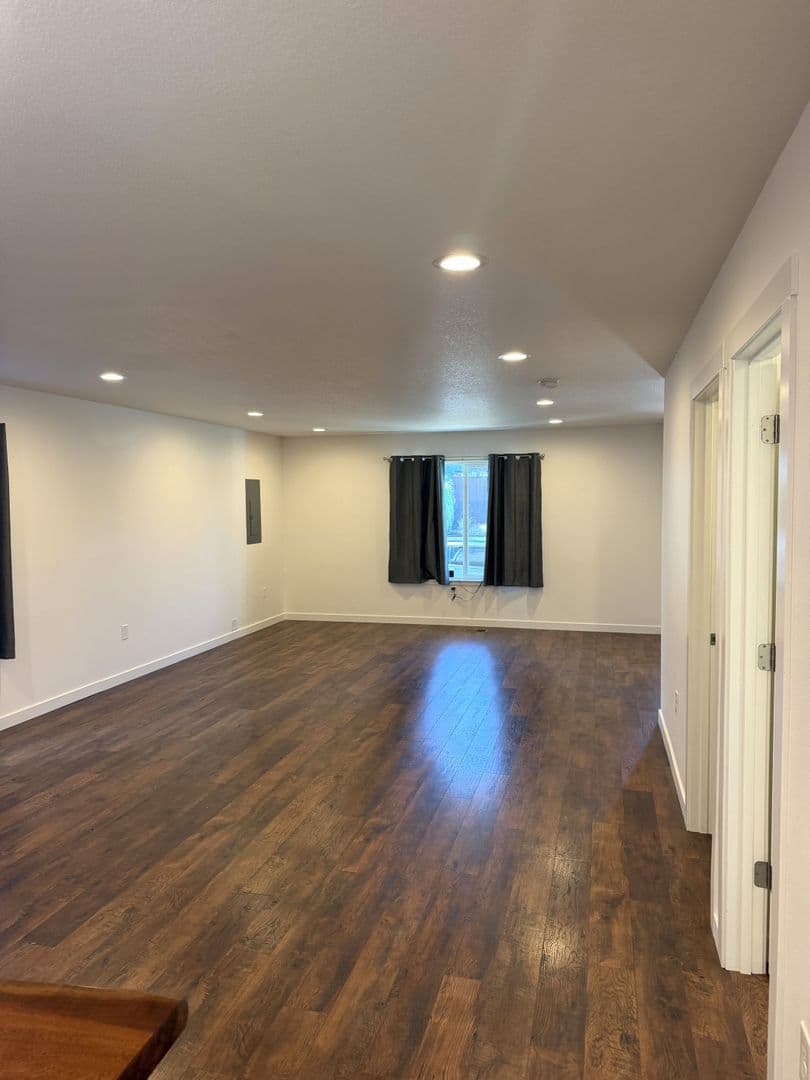 Portland House: 570 NE 55th Ave
