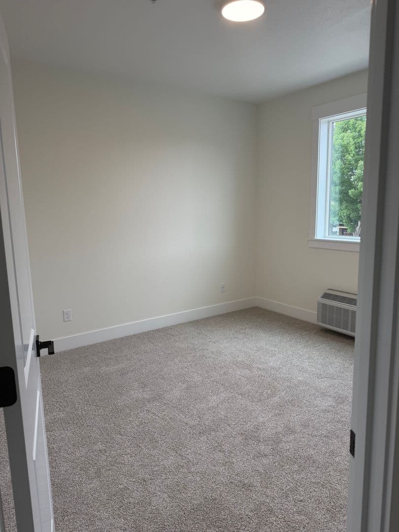 Keizer Apartment: 4885 River Rd N
