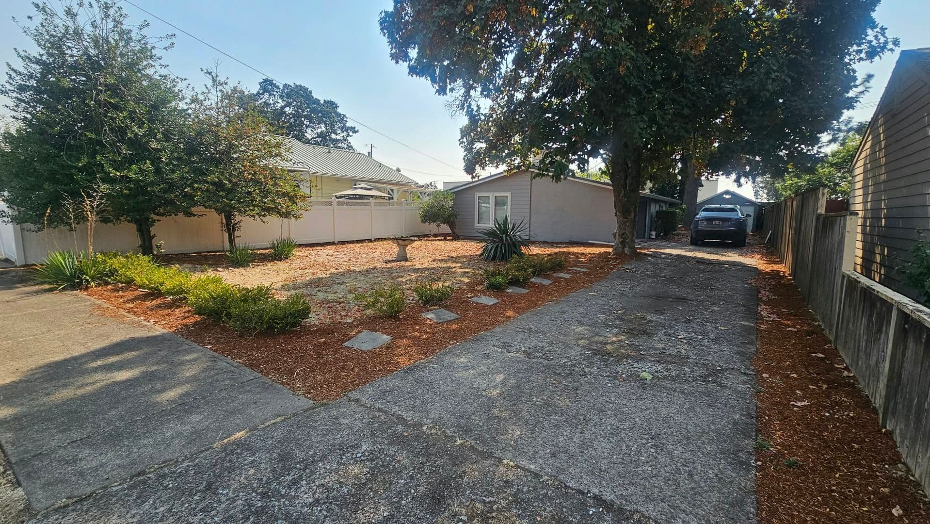 Salem House: 2384 Adams St SE