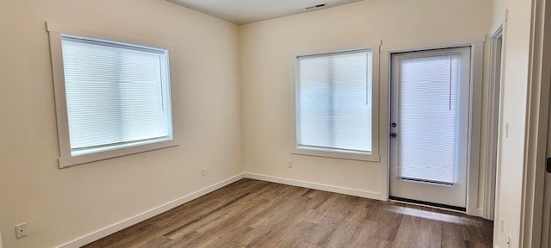 REDMOND Apartment: 2141 SW 19TH ST
