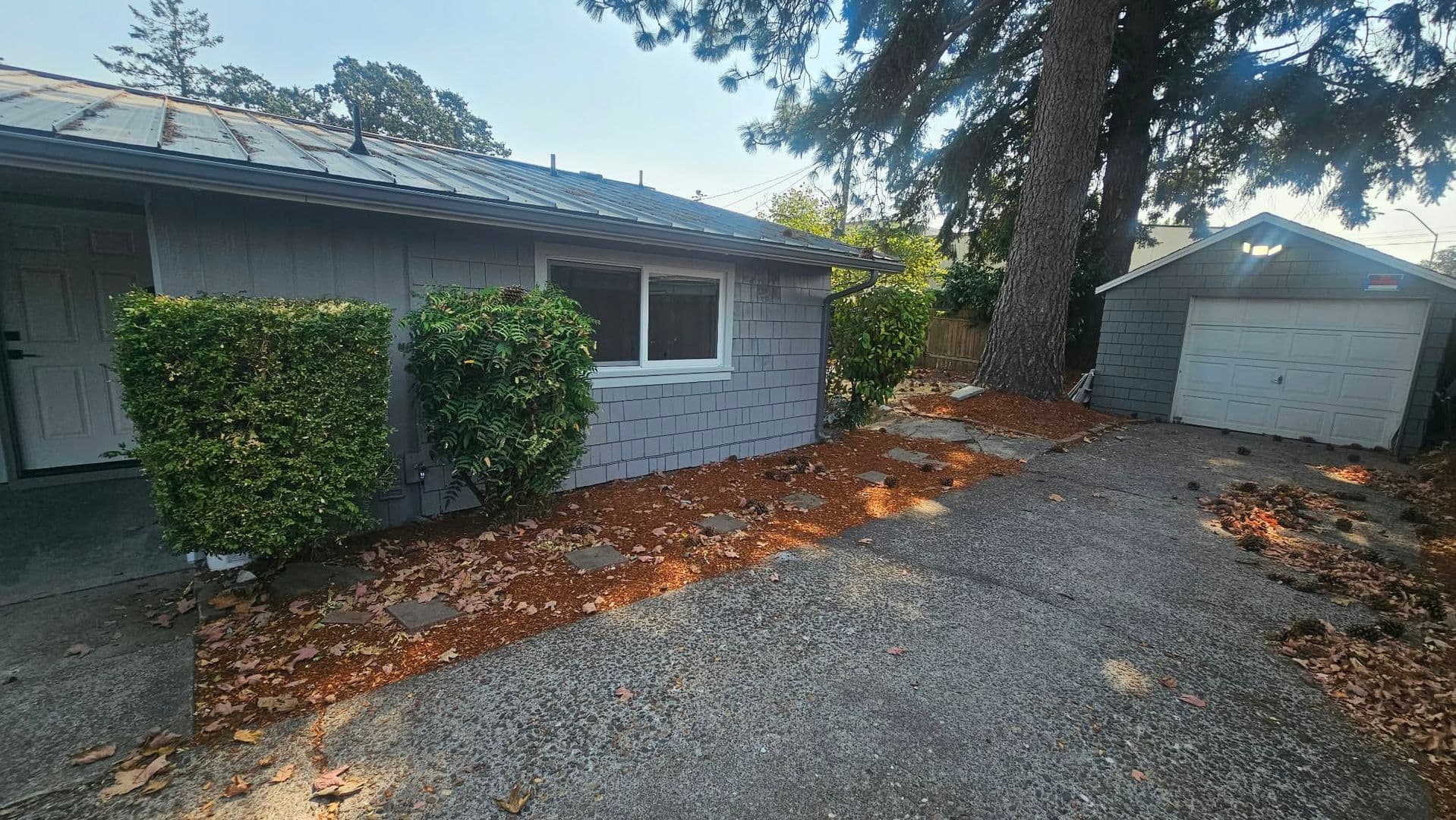 Salem House: 2384 Adams St SE