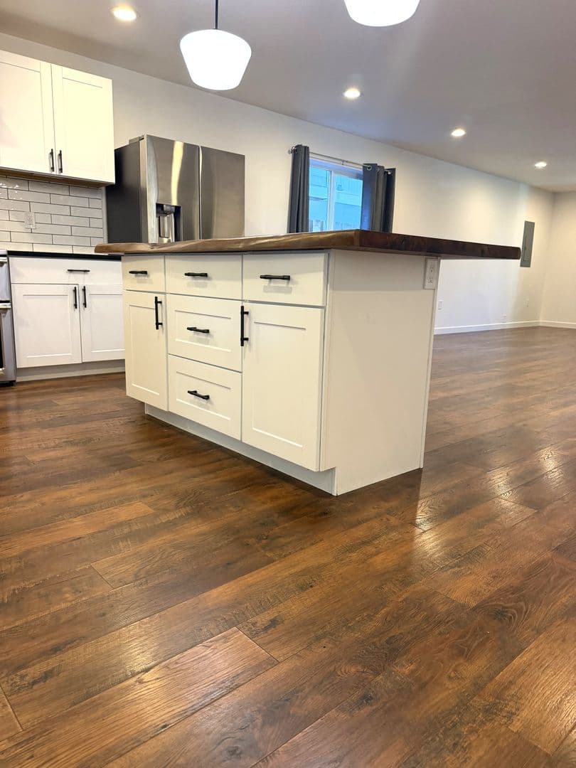Portland House: 570 NE 55th Ave