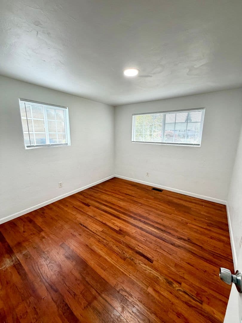 SALEM House: 4023 CAROLINA AVE NE