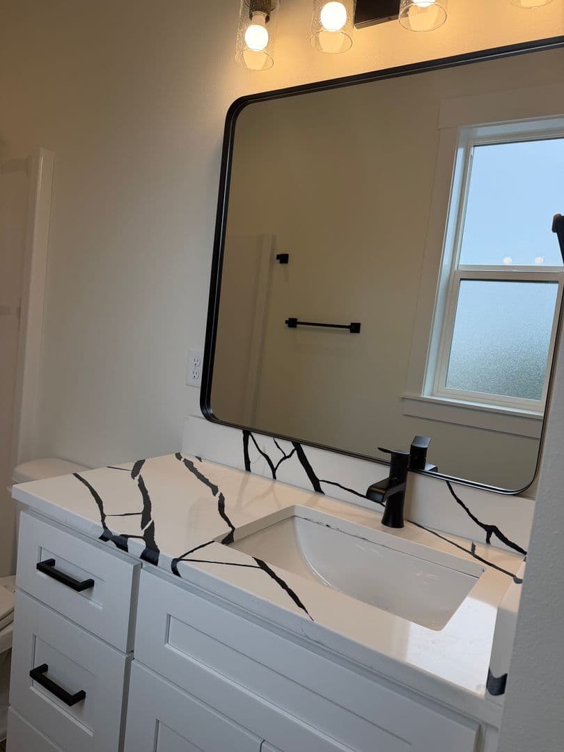 Keizer Apartment: 4885 River Rd N