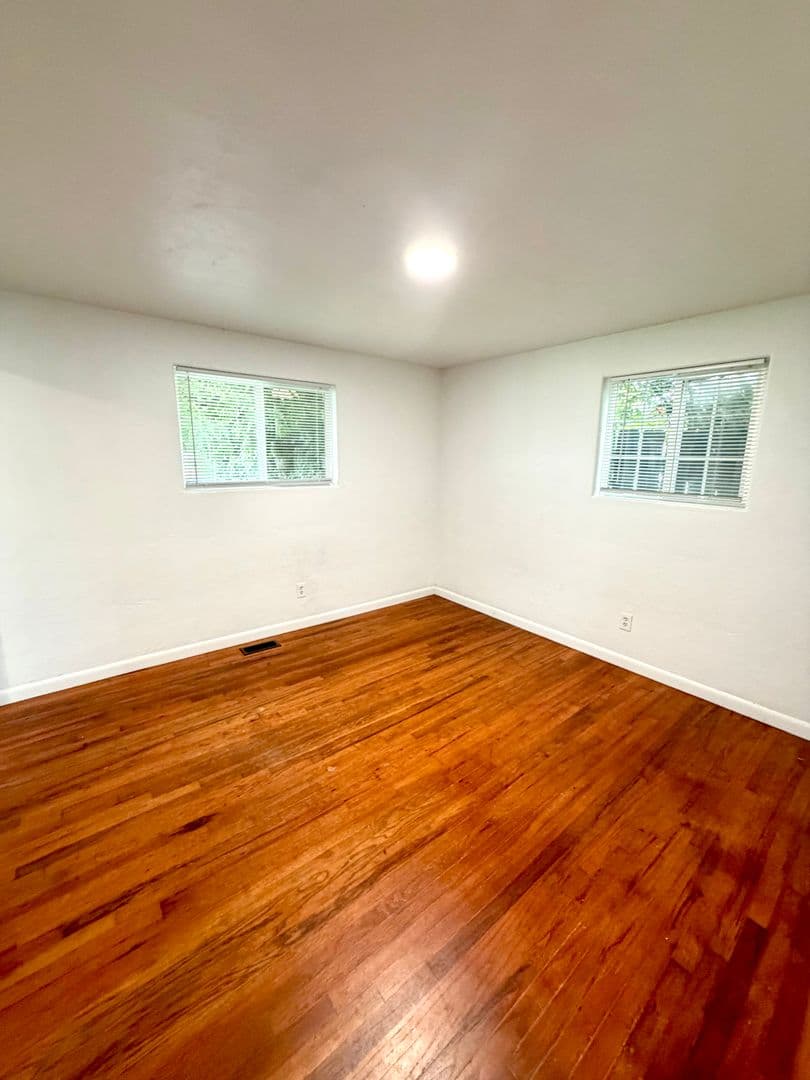SALEM House: 4023 CAROLINA AVE NE