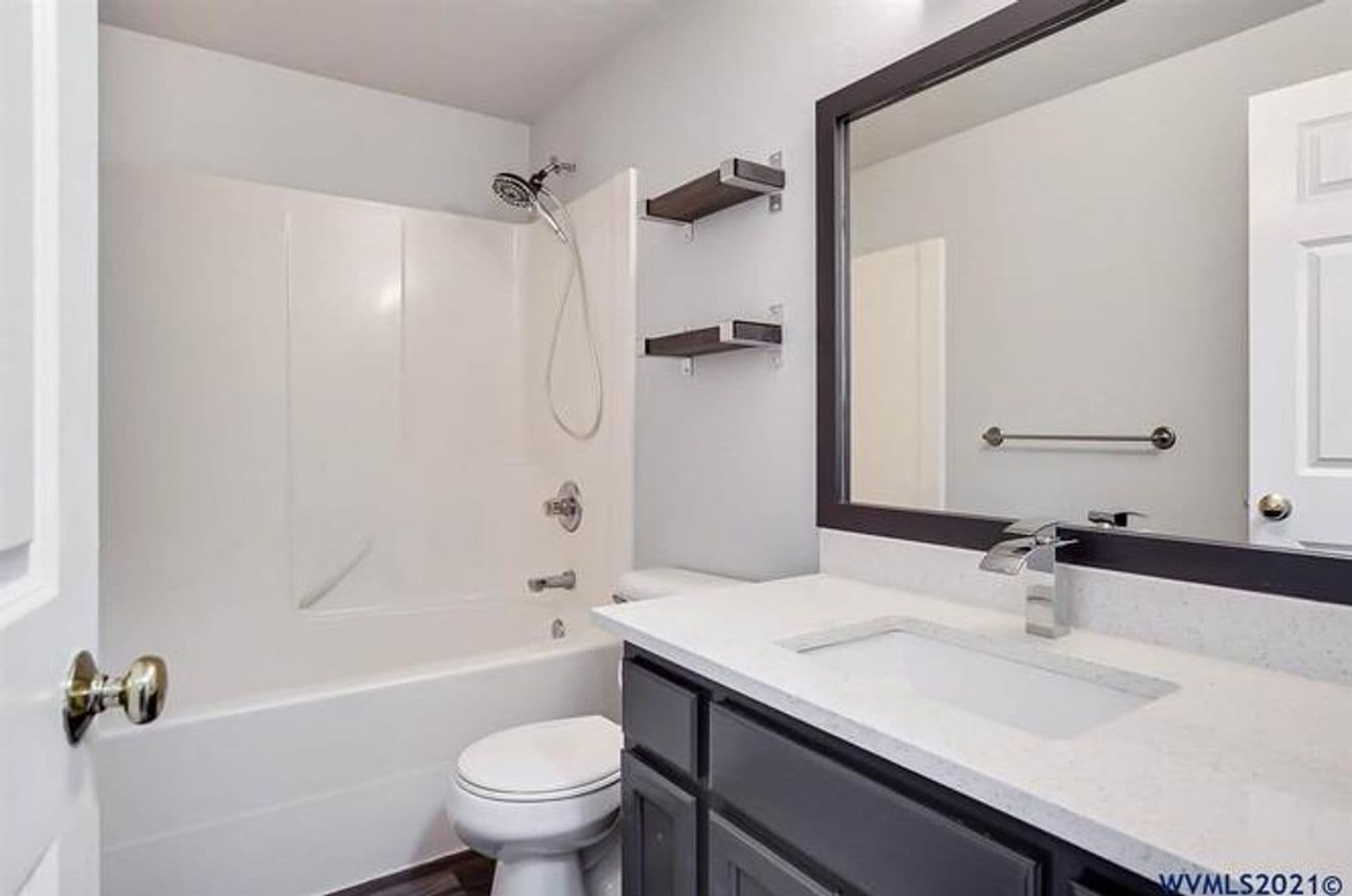Salem House: 1052 Ginger Ave SE