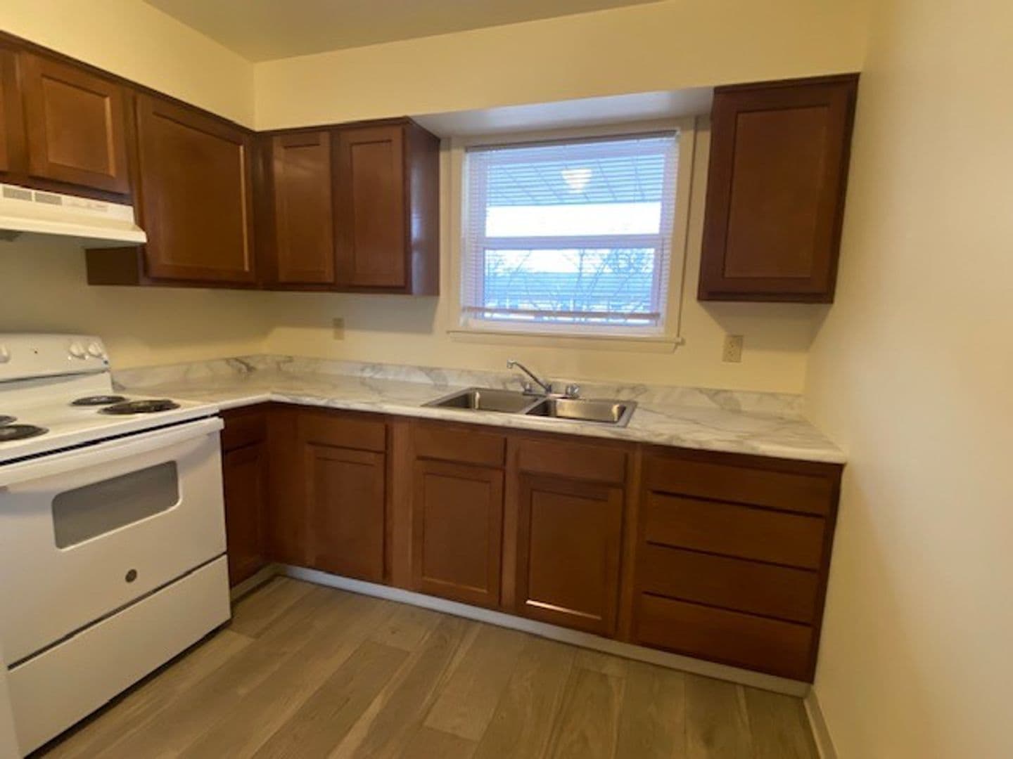 Chesterton Apartment: 1623 Westchester Ave