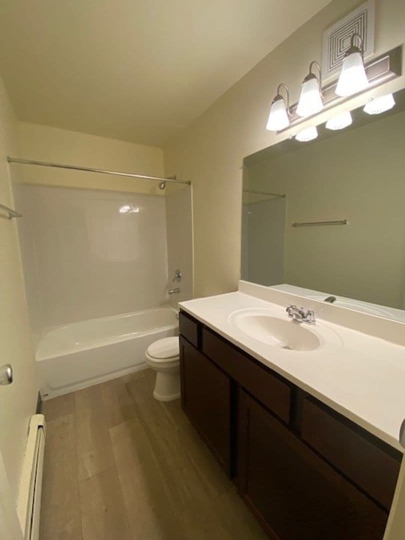 Chesterton Apartment: 1623 Westchester Ave