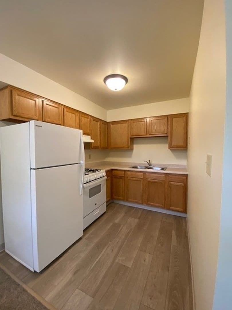 Chesterton Apartment: 1623 Westchester Ave