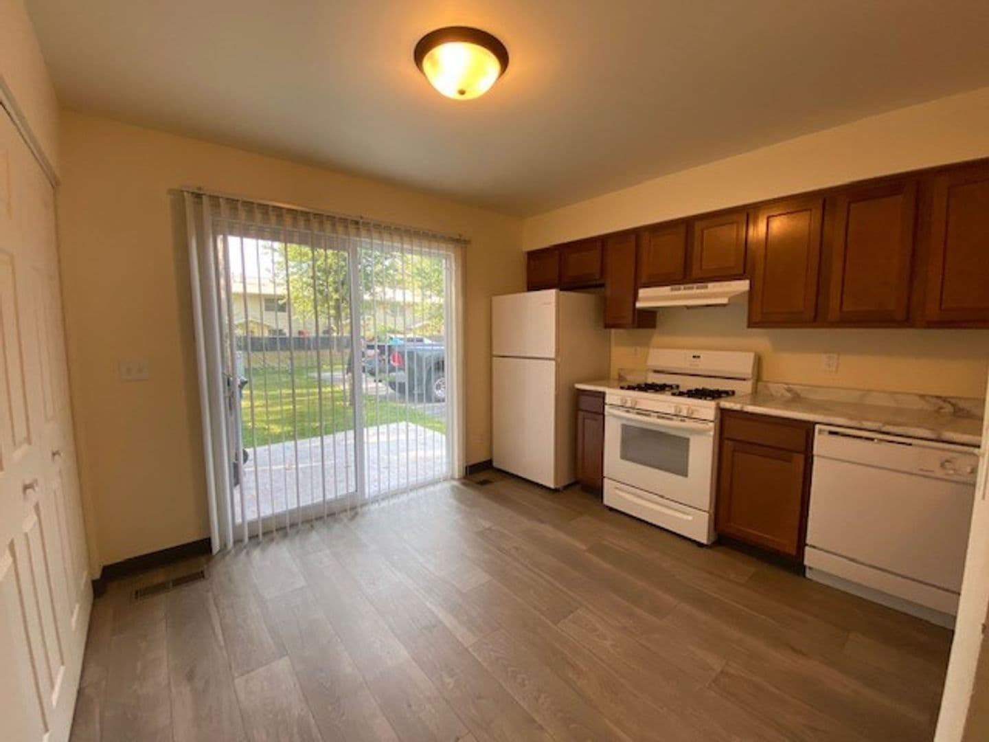 Chesterton Apartment: 1623 Westchester Ave