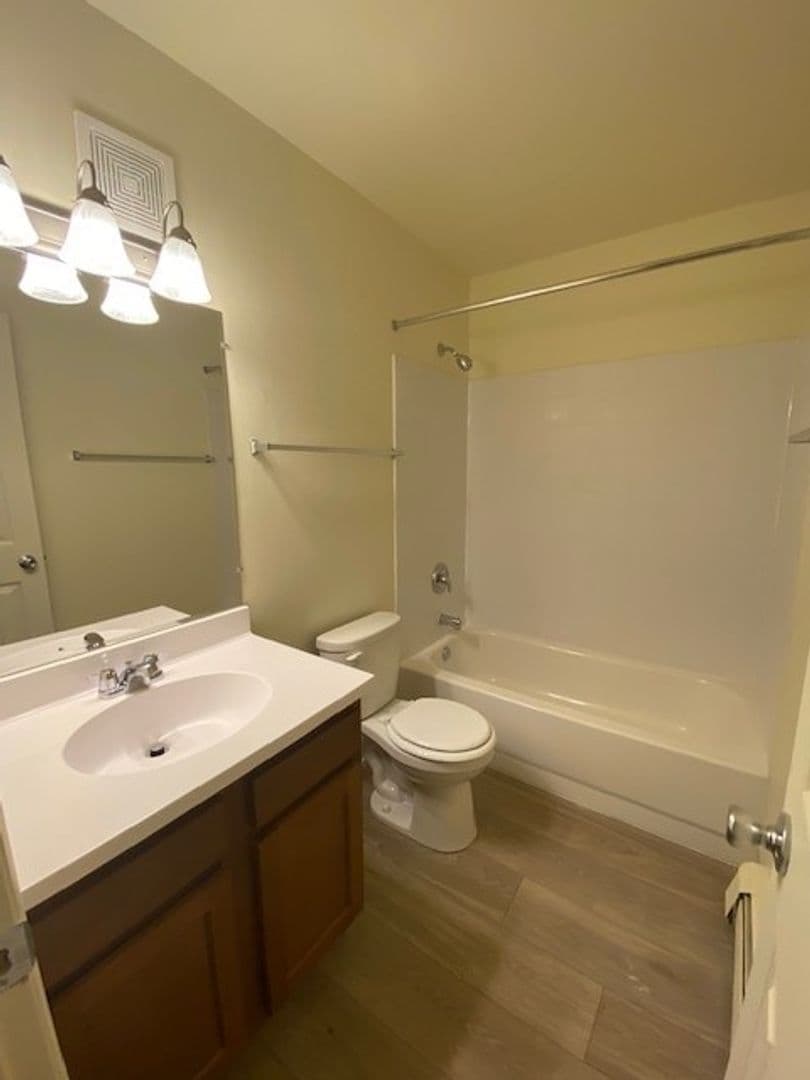 Chesterton Apartment: 1623 Westchester Ave
