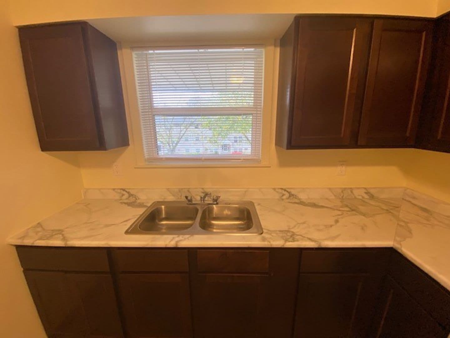 Chesterton Apartment: 1623 Westchester Ave
