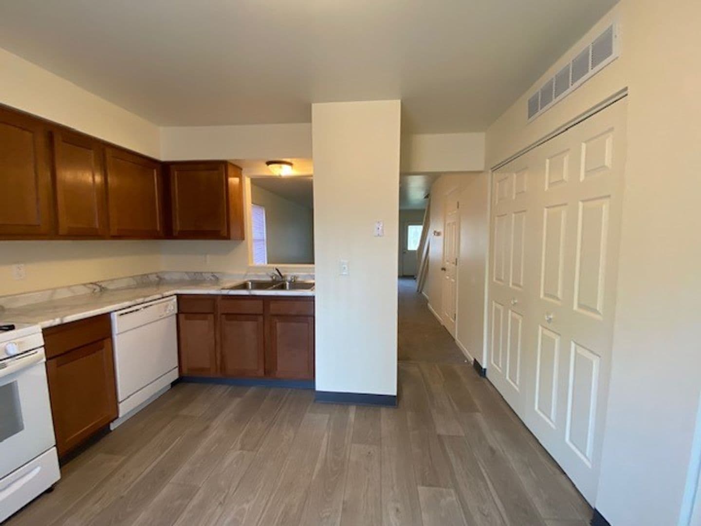 Chesterton Apartment: 1623 Westchester Ave