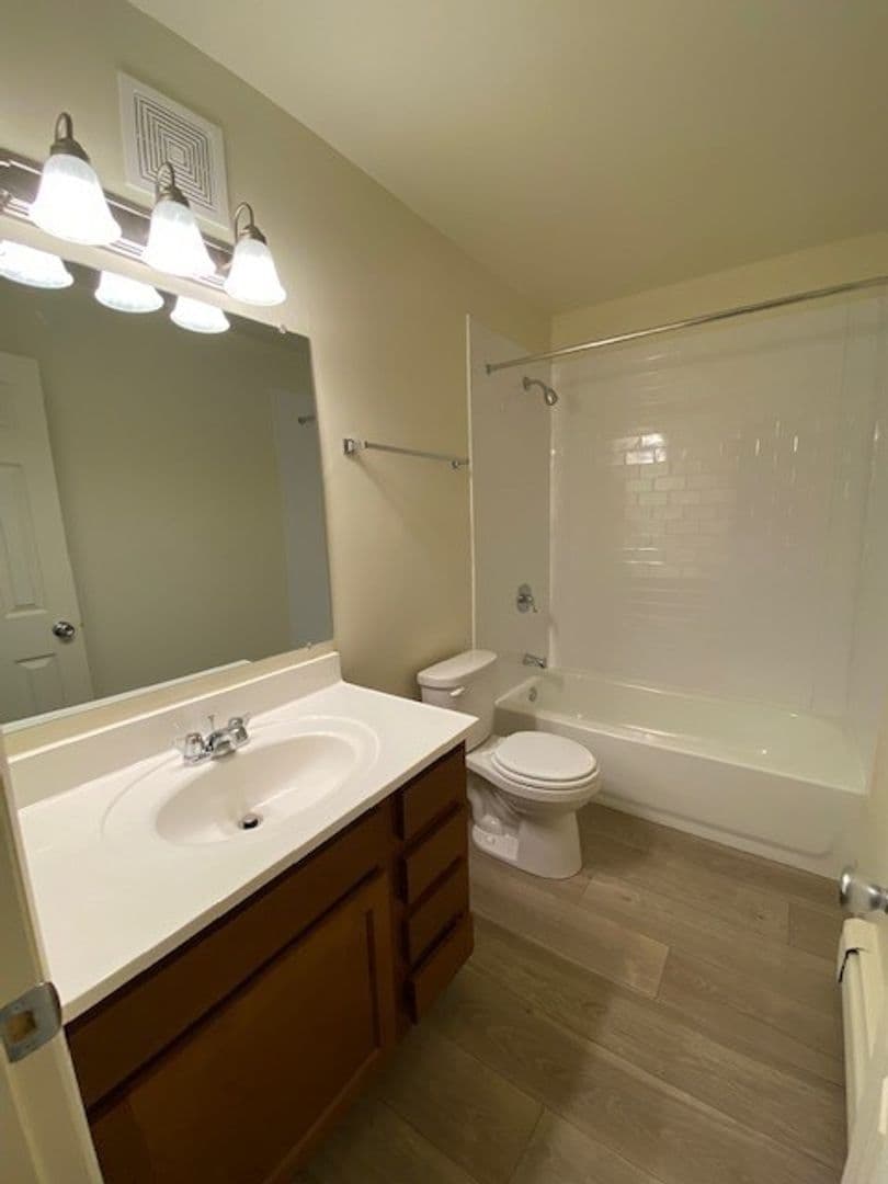 Chesterton Apartment: 1623 Westchester Ave