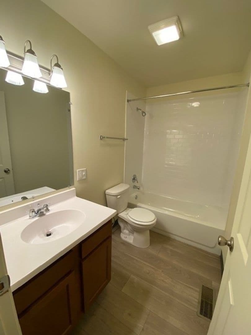 Chesterton Apartment: 1623 Westchester Ave