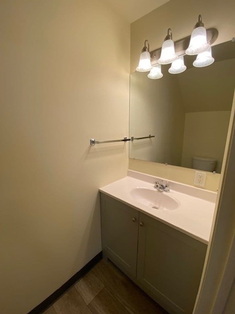 Chesterton Apartment: 1623 Westchester Ave