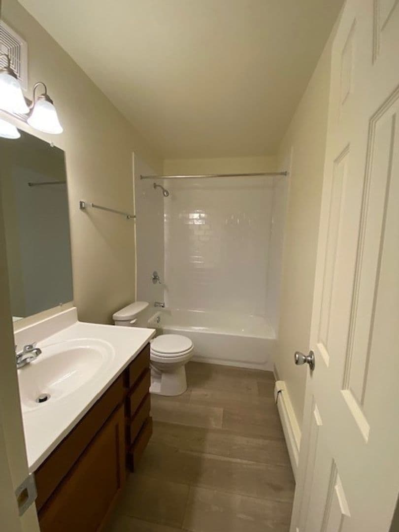 Chesterton Apartment: 1623 Westchester Ave