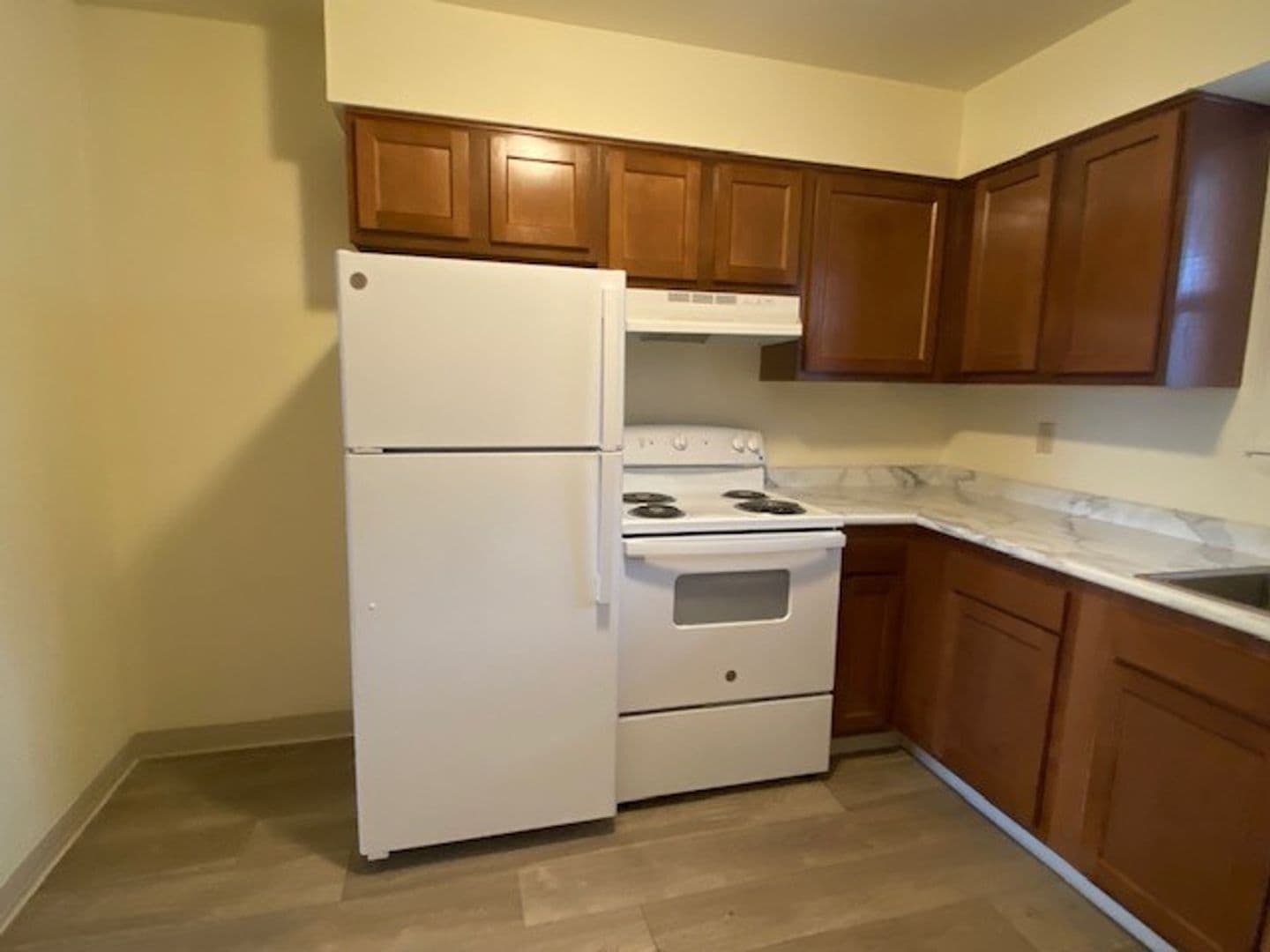 Chesterton Apartment: 1623 Westchester Ave