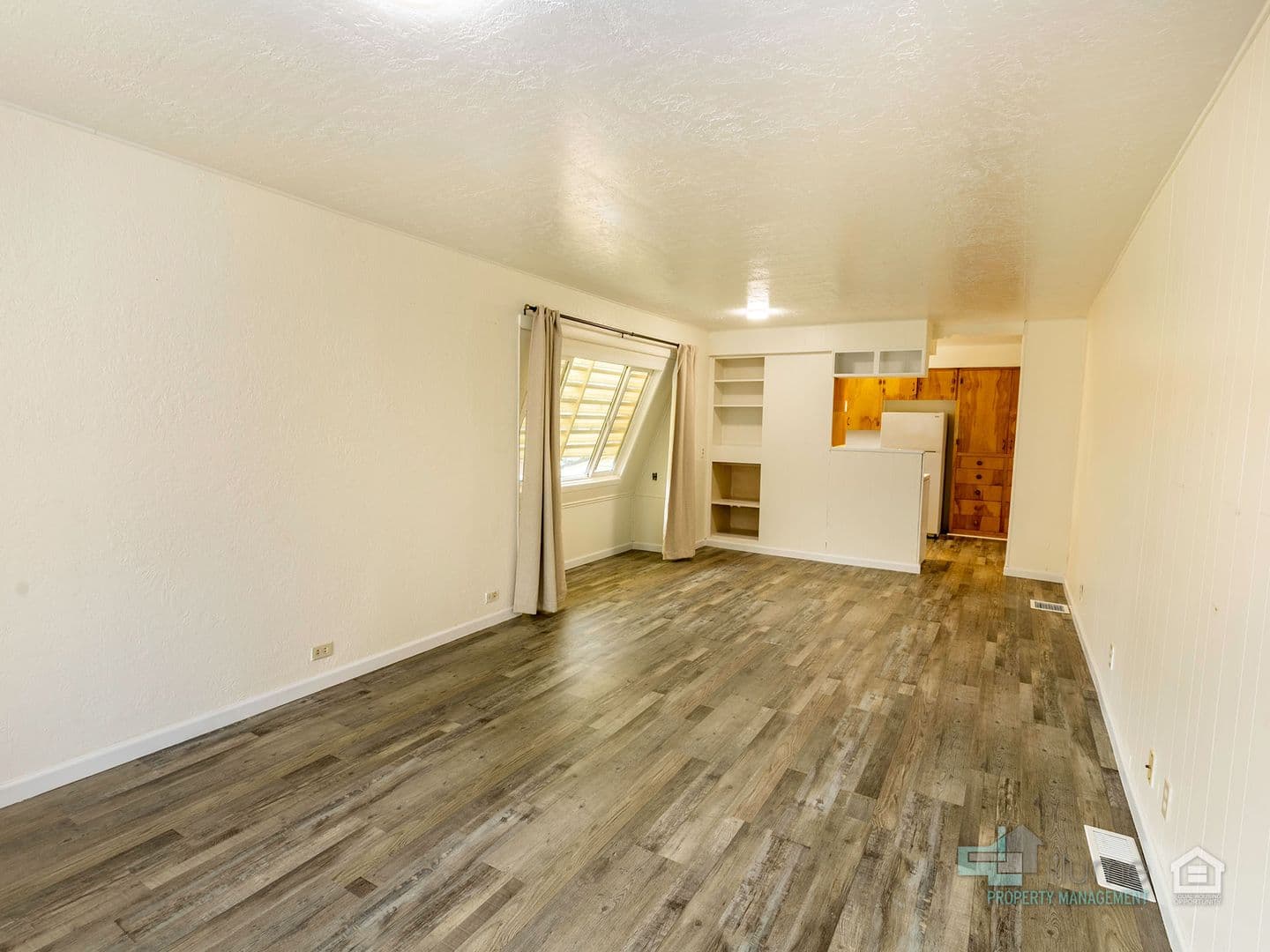 Salem Apartment: 365 16th St SE