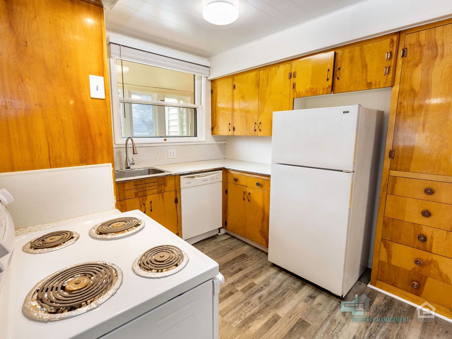 Salem Apartment: 365 16th St SE