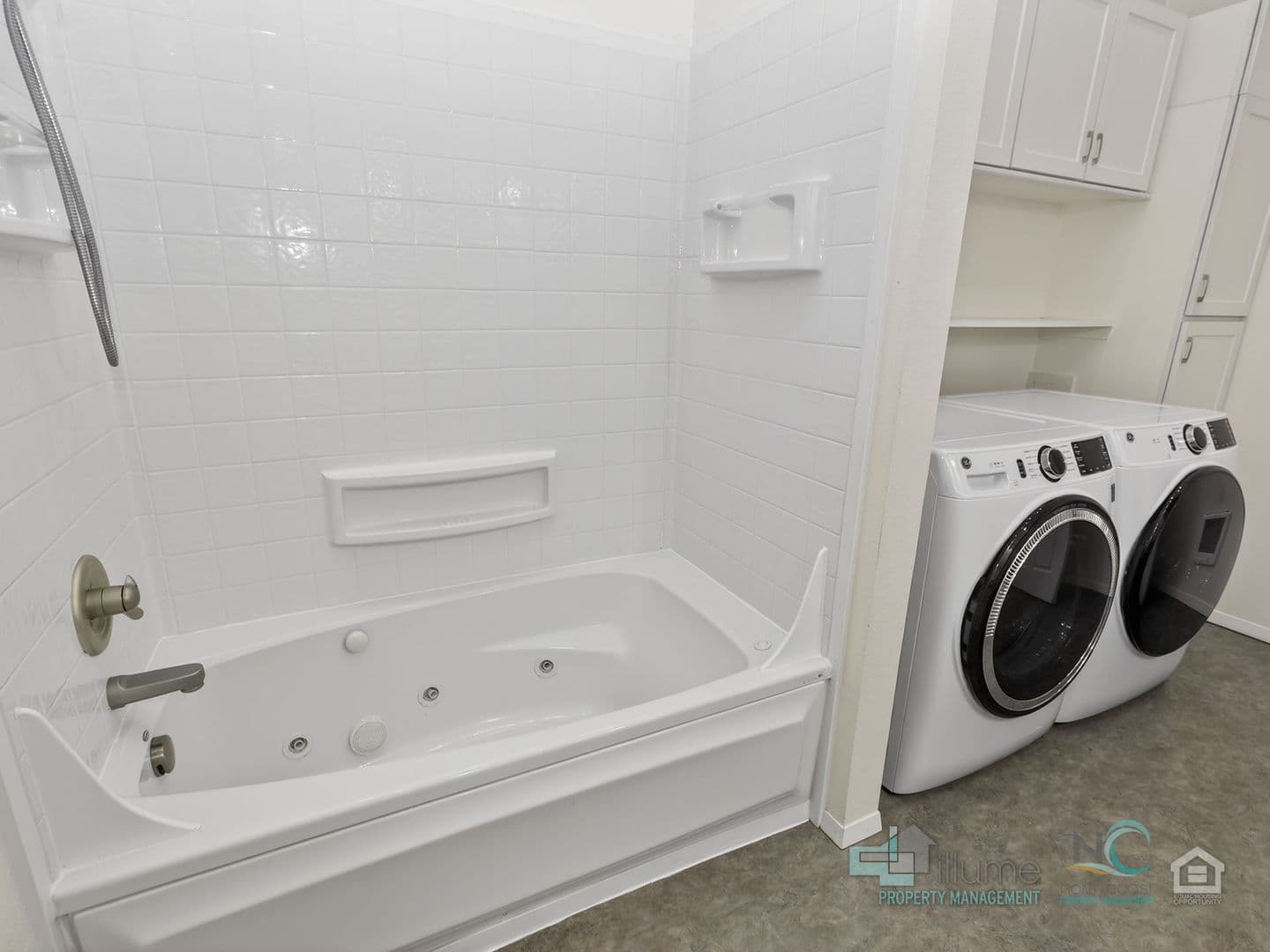 Seaside Apartment: 849 1st Ave