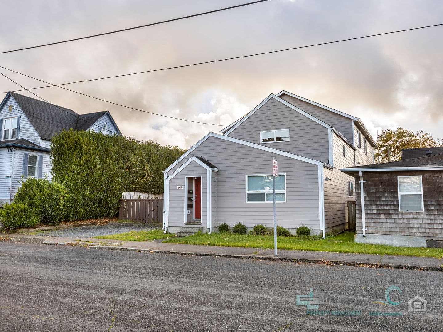 Seaside Apartment: 849 1st Ave