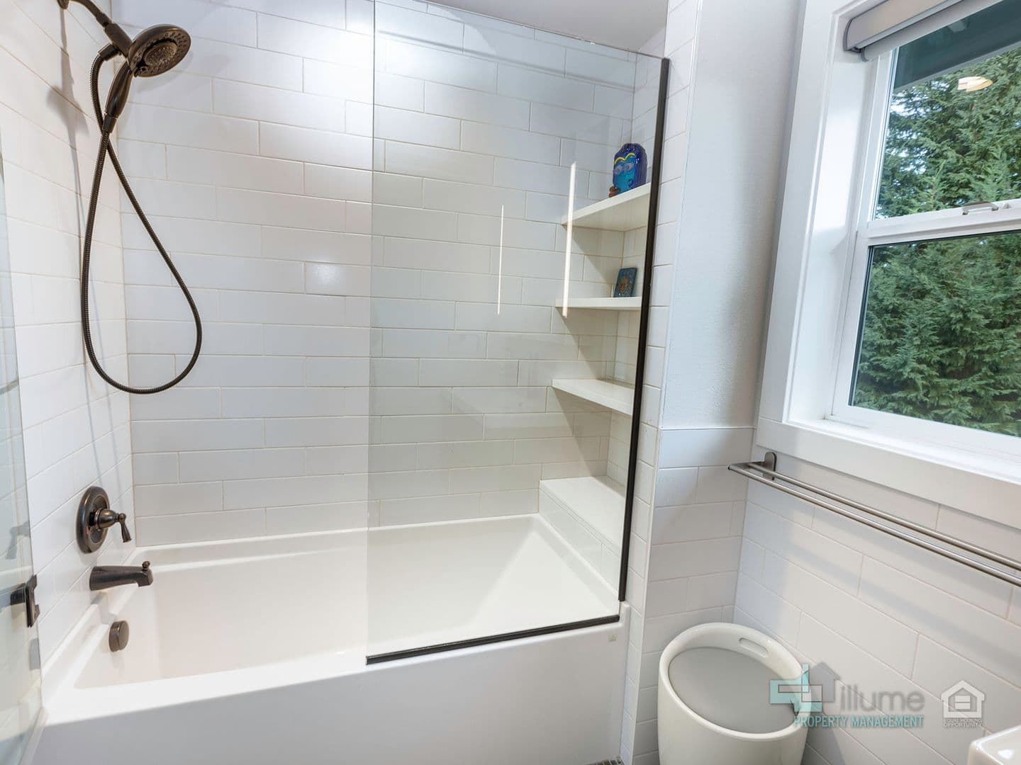 Lake Oswego House: 35 Oriole Lane