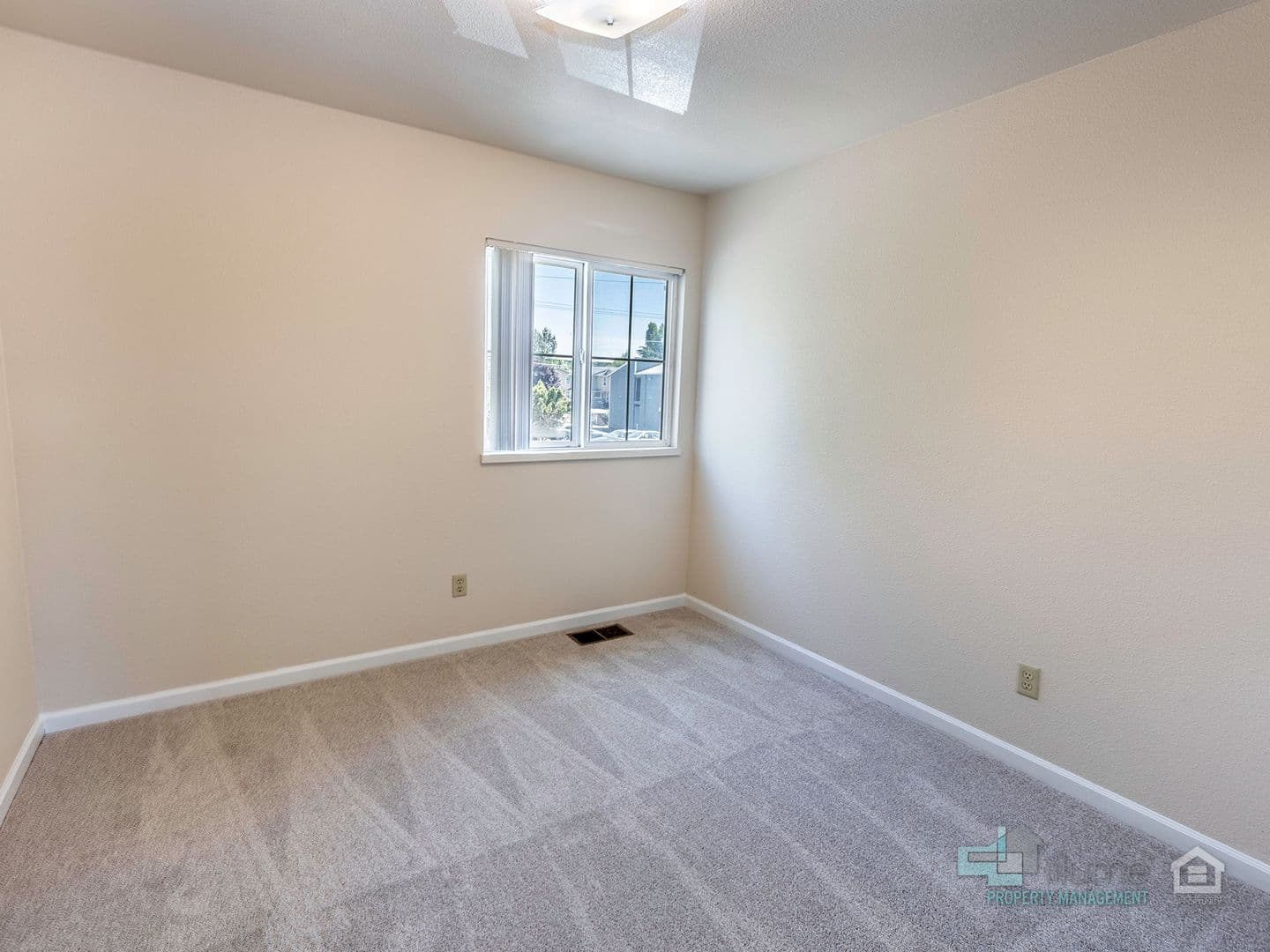 Salem Apartment: 3489 - 3493 Hawthorne Ave. NE