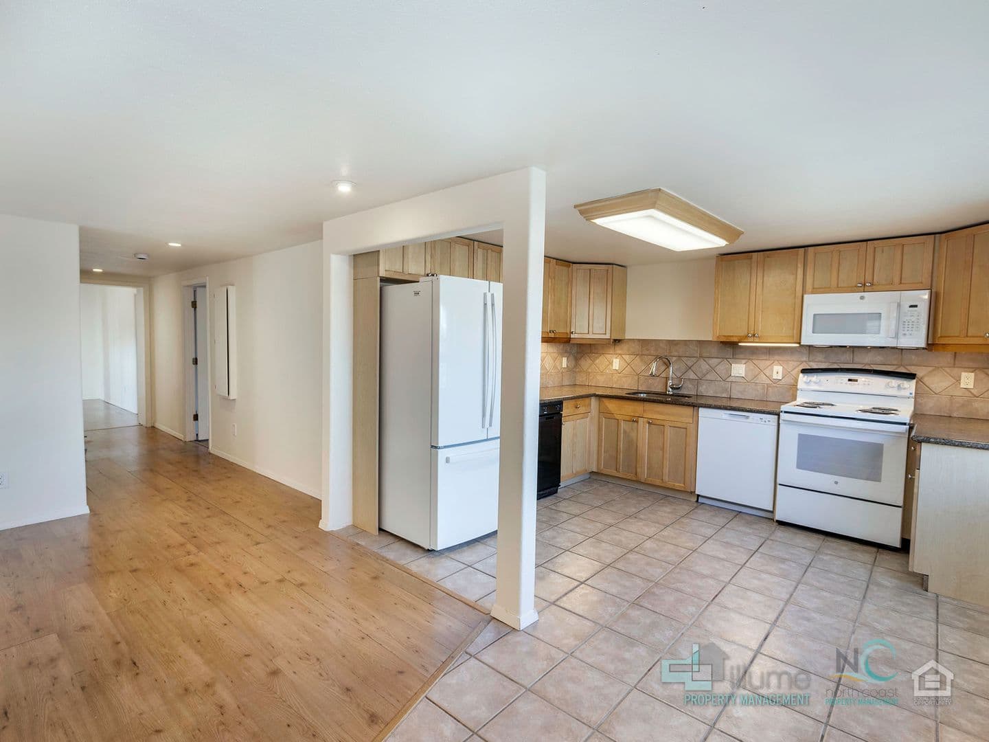 Seaside Apartment: 849 1st Ave
