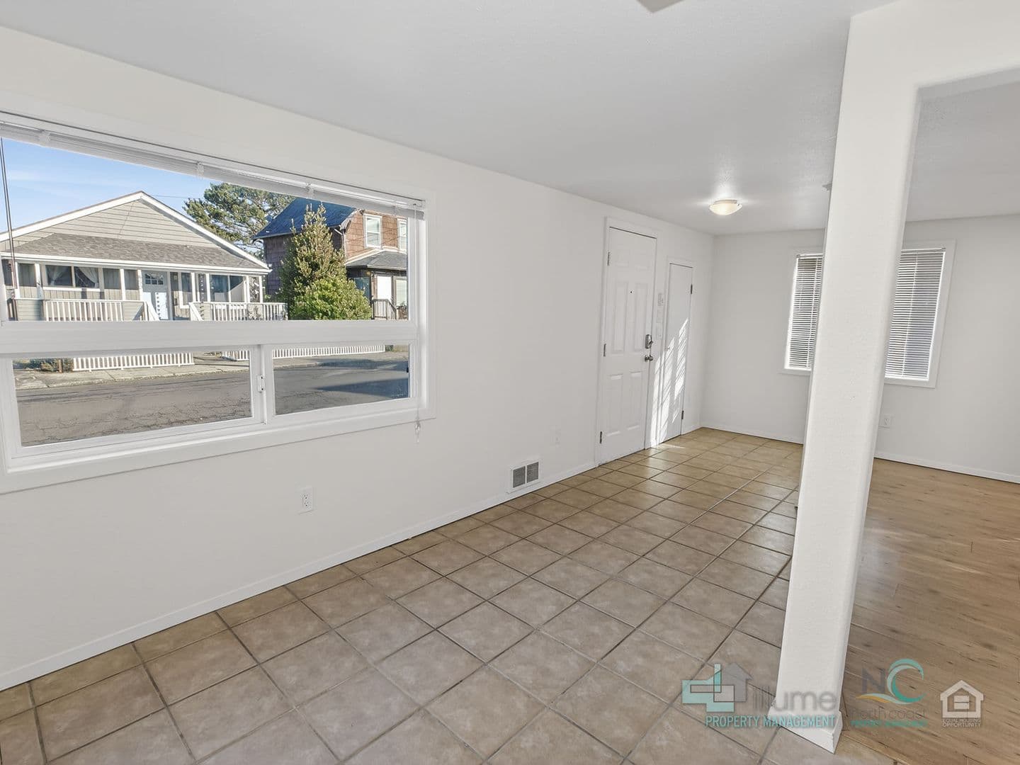 Seaside Apartment: 849 1st Ave