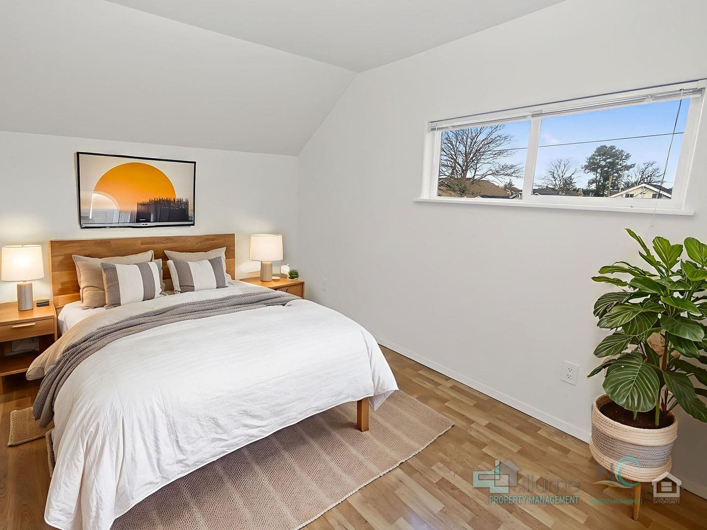 Seaside Apartment: 849 1st Ave
