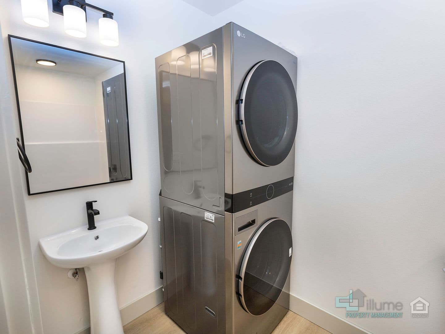 Oregon City Apartment: 617 Monroe Street