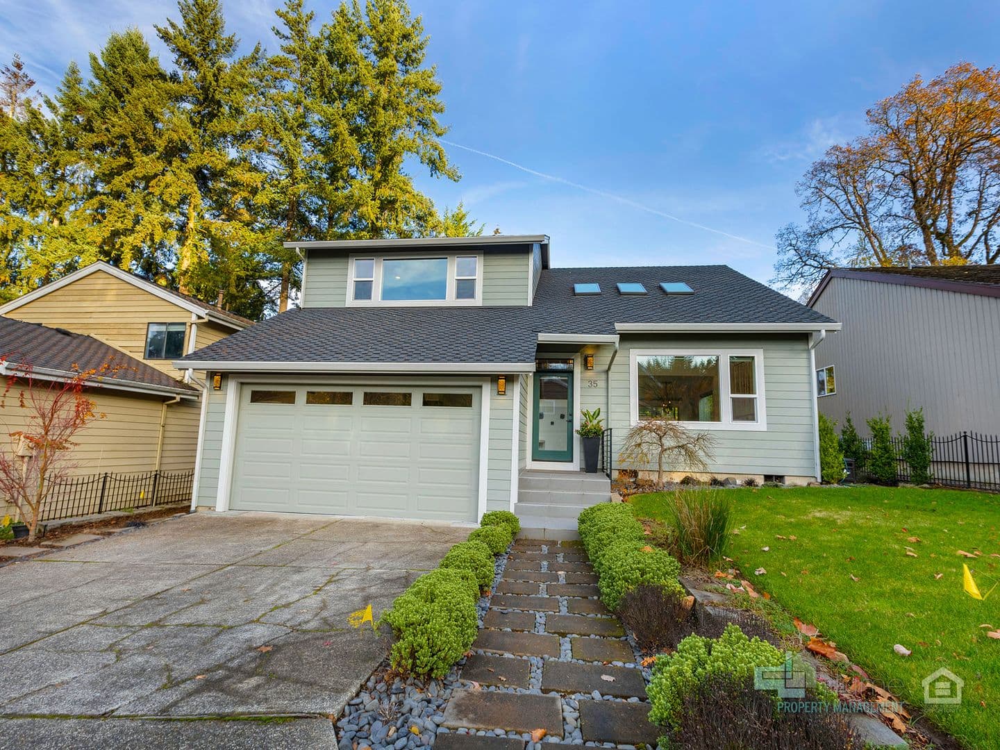 Lake Oswego House: 35 Oriole Lane