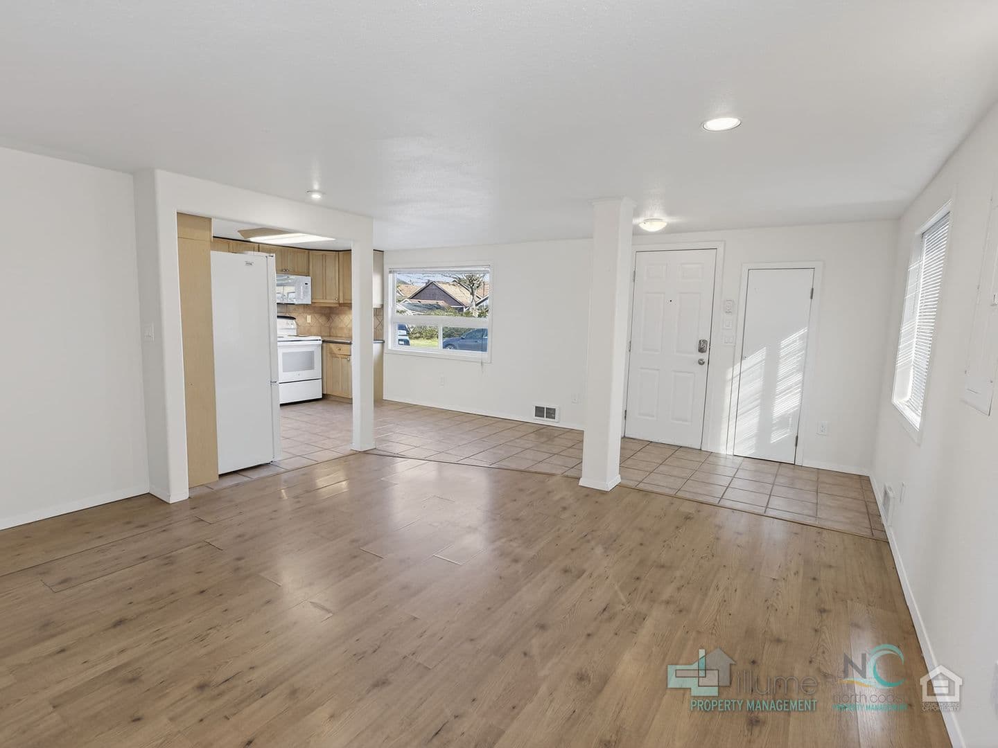Seaside Apartment: 849 1st Ave