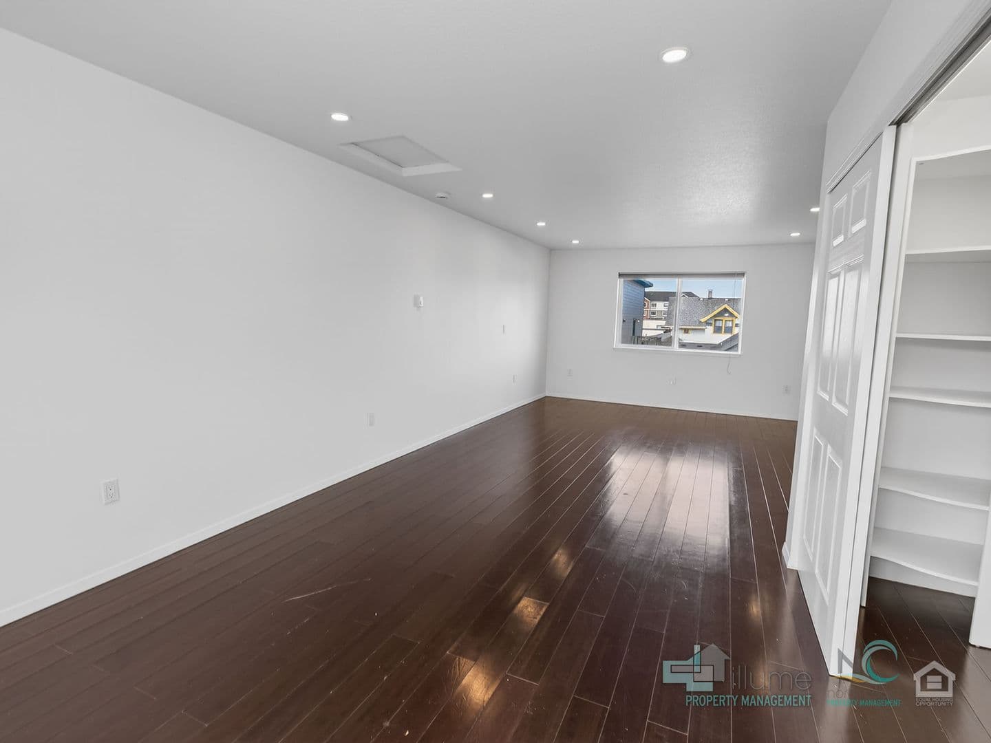 Seaside Apartment: 849 1st Ave