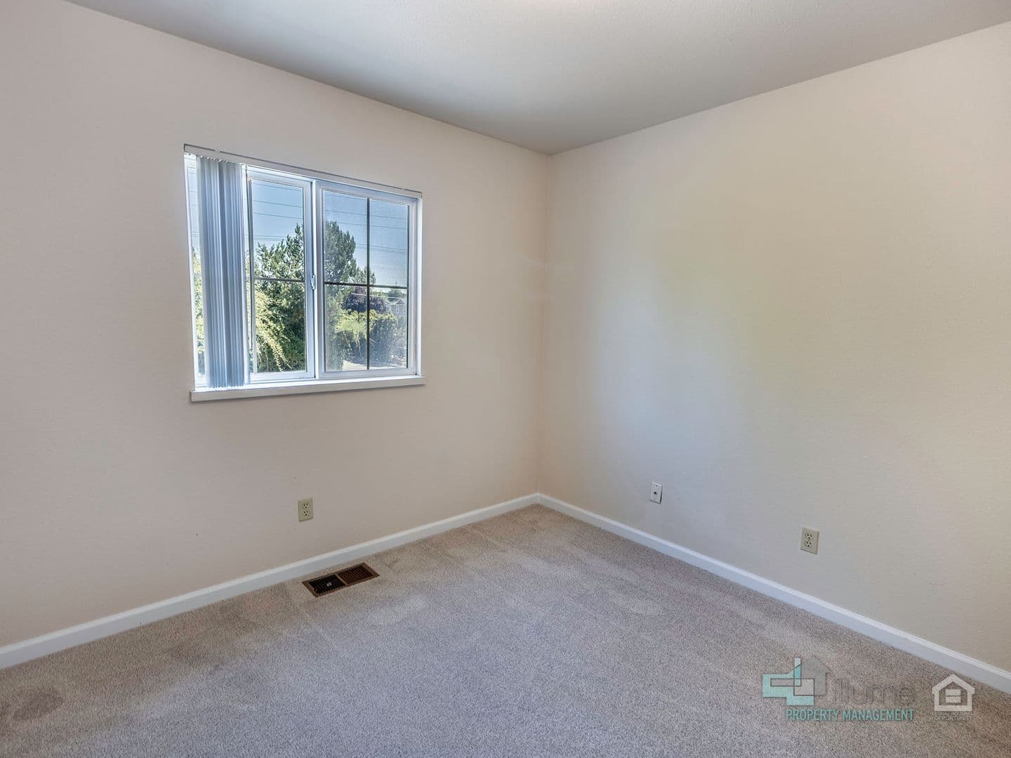 Salem Apartment: 3489 - 3493 Hawthorne Ave. NE