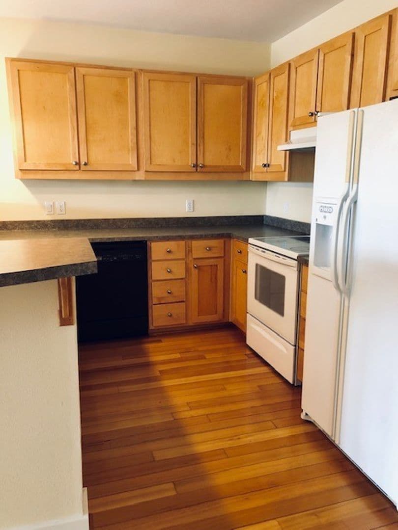 Seaside House: 1108 S. Holladay Dr. #14