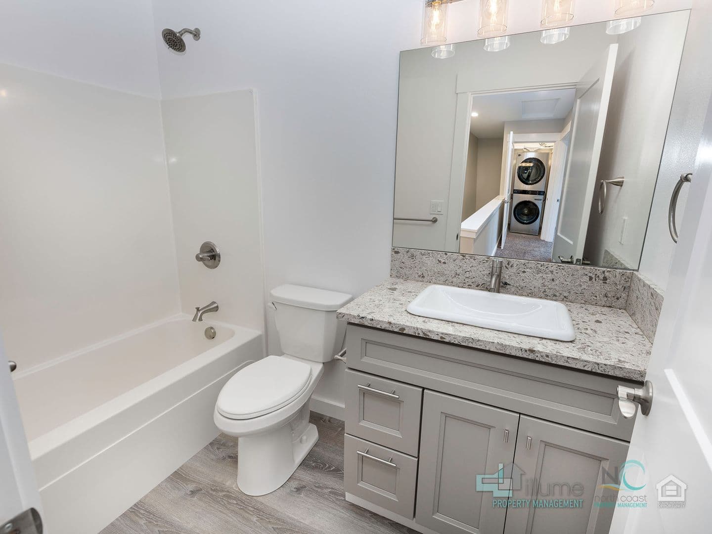 Seaside House: 521 S. Edgewood- Unit B