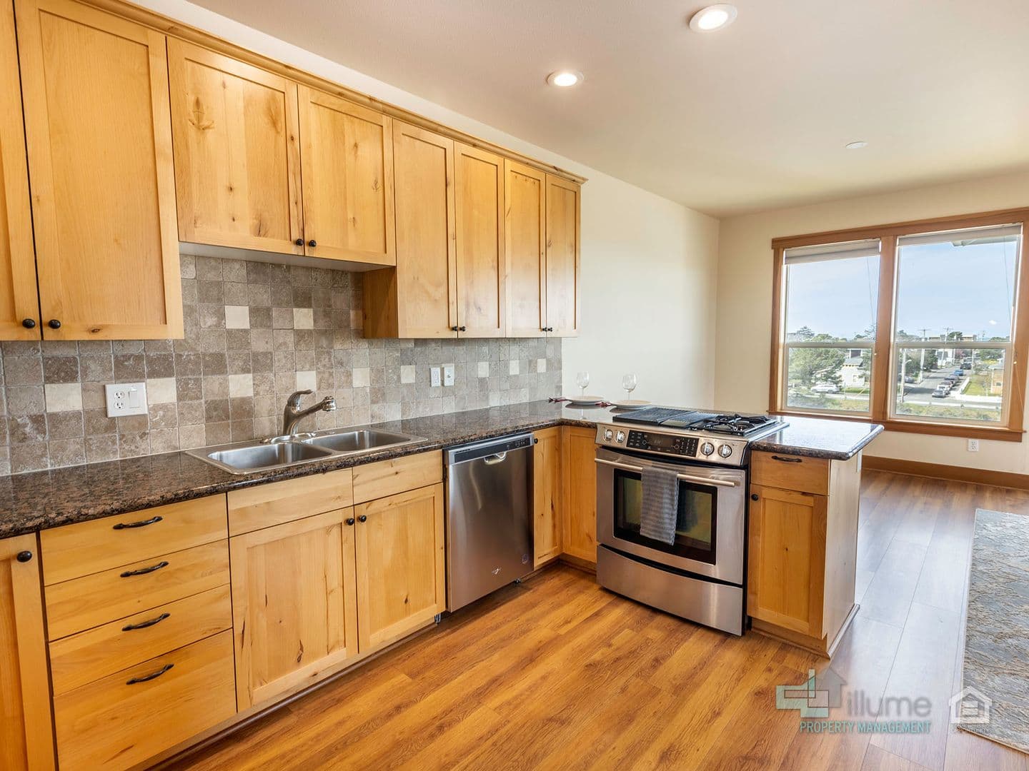 Seaside Condo: 224 N Holladay Dr