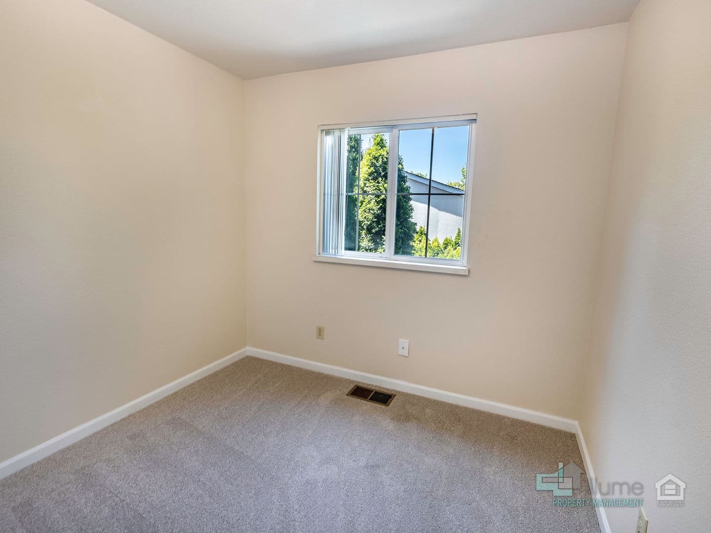 Salem Apartment: 3489 - 3493 Hawthorne Ave. NE