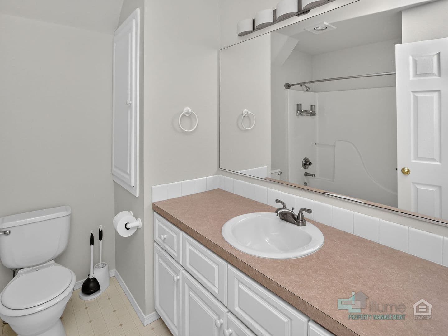 Portland Apartment: 220-244 NE Bridgeton Rd