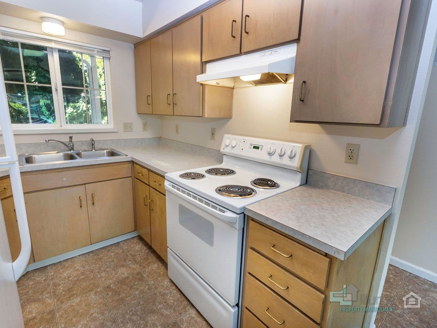Salem Apartment: 3489 - 3493 Hawthorne Ave. NE