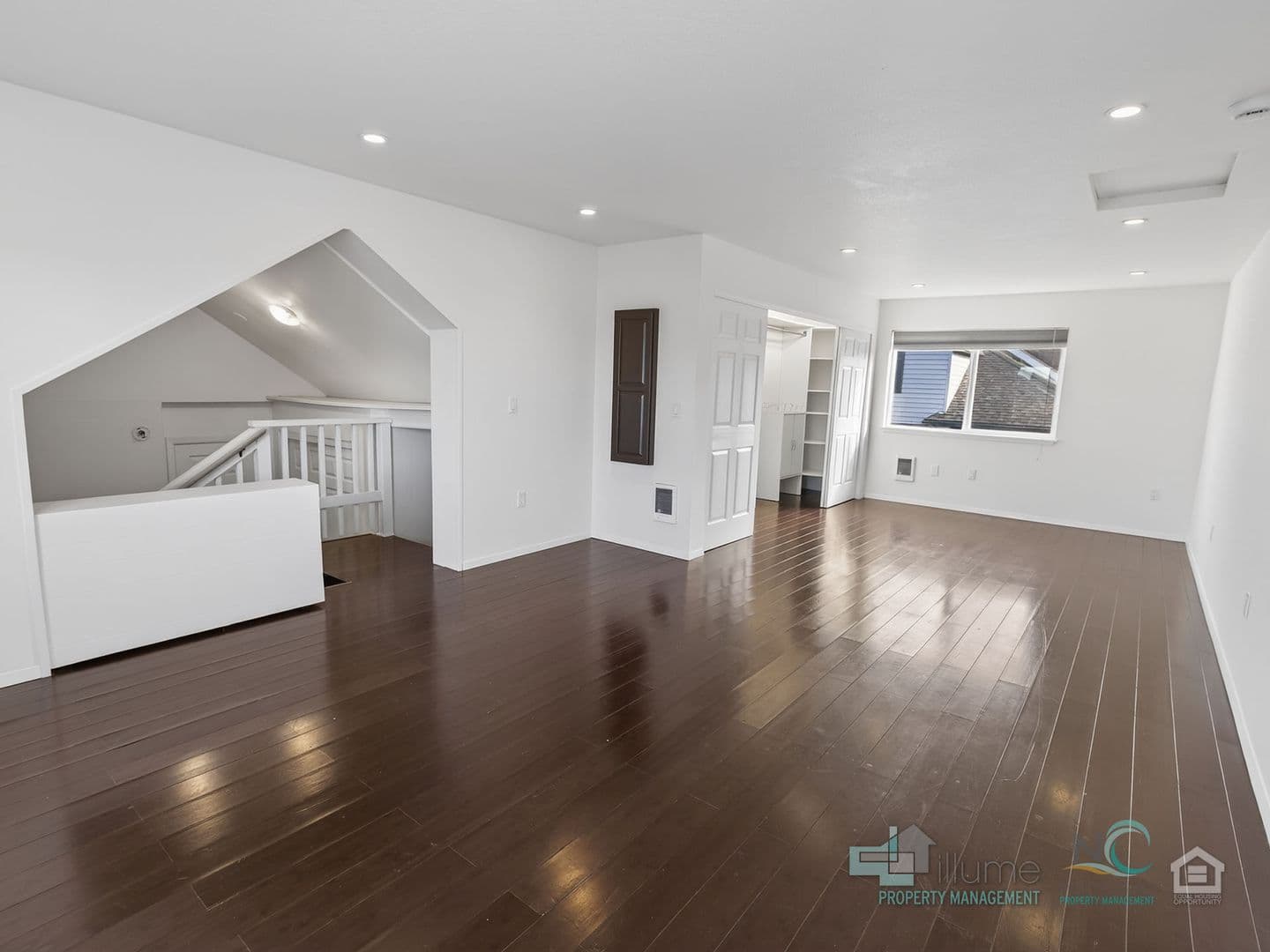 Seaside Apartment: 849 1st Ave