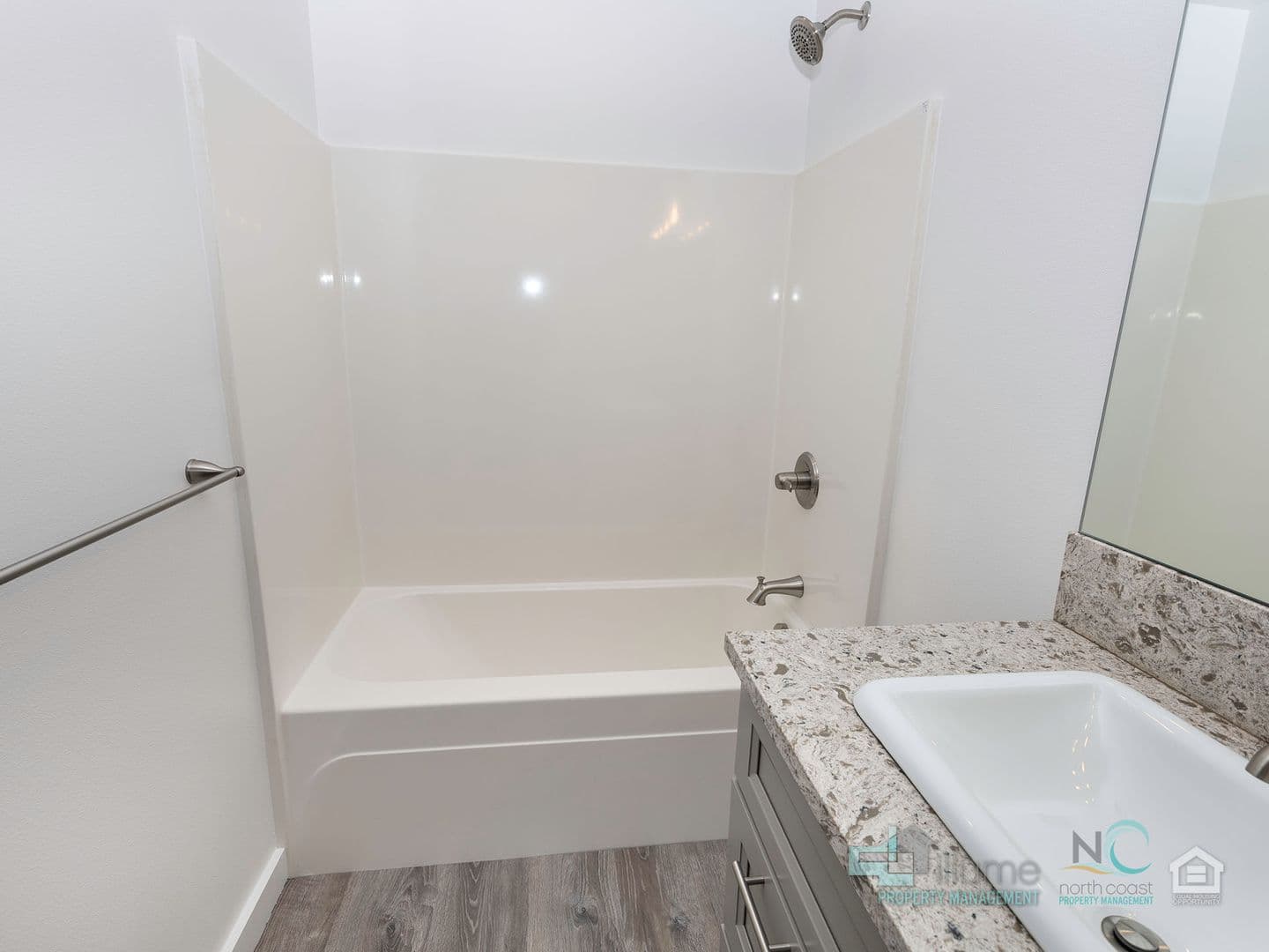 Seaside House: 521 S. Edgewood- Unit B