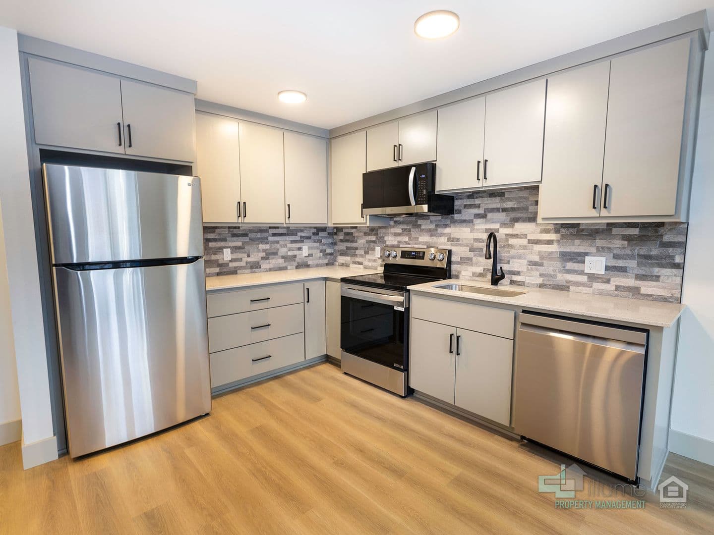 Oregon City Apartment: 617 Monroe Street