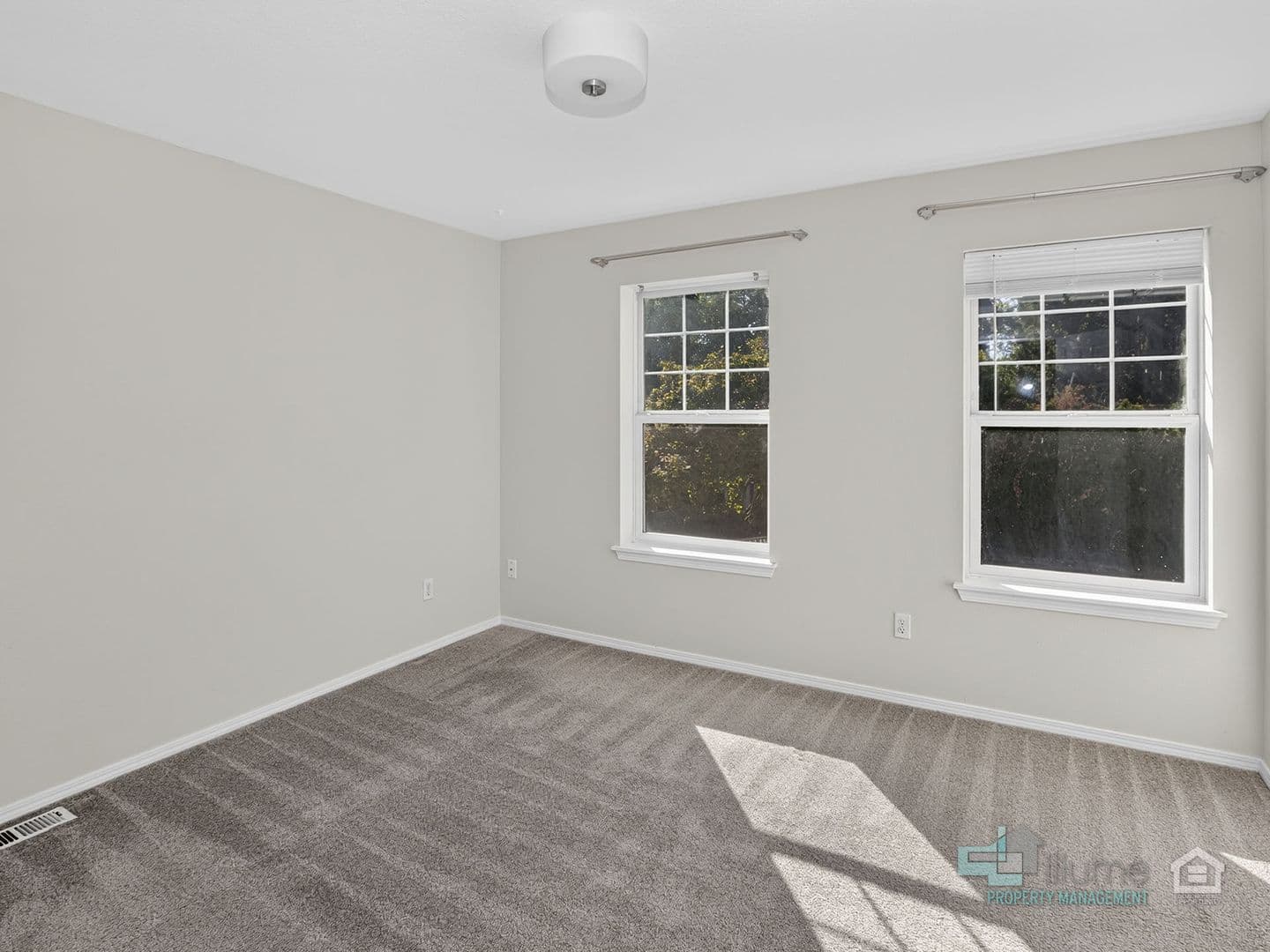 Portland Apartment: 220-244 NE Bridgeton Rd