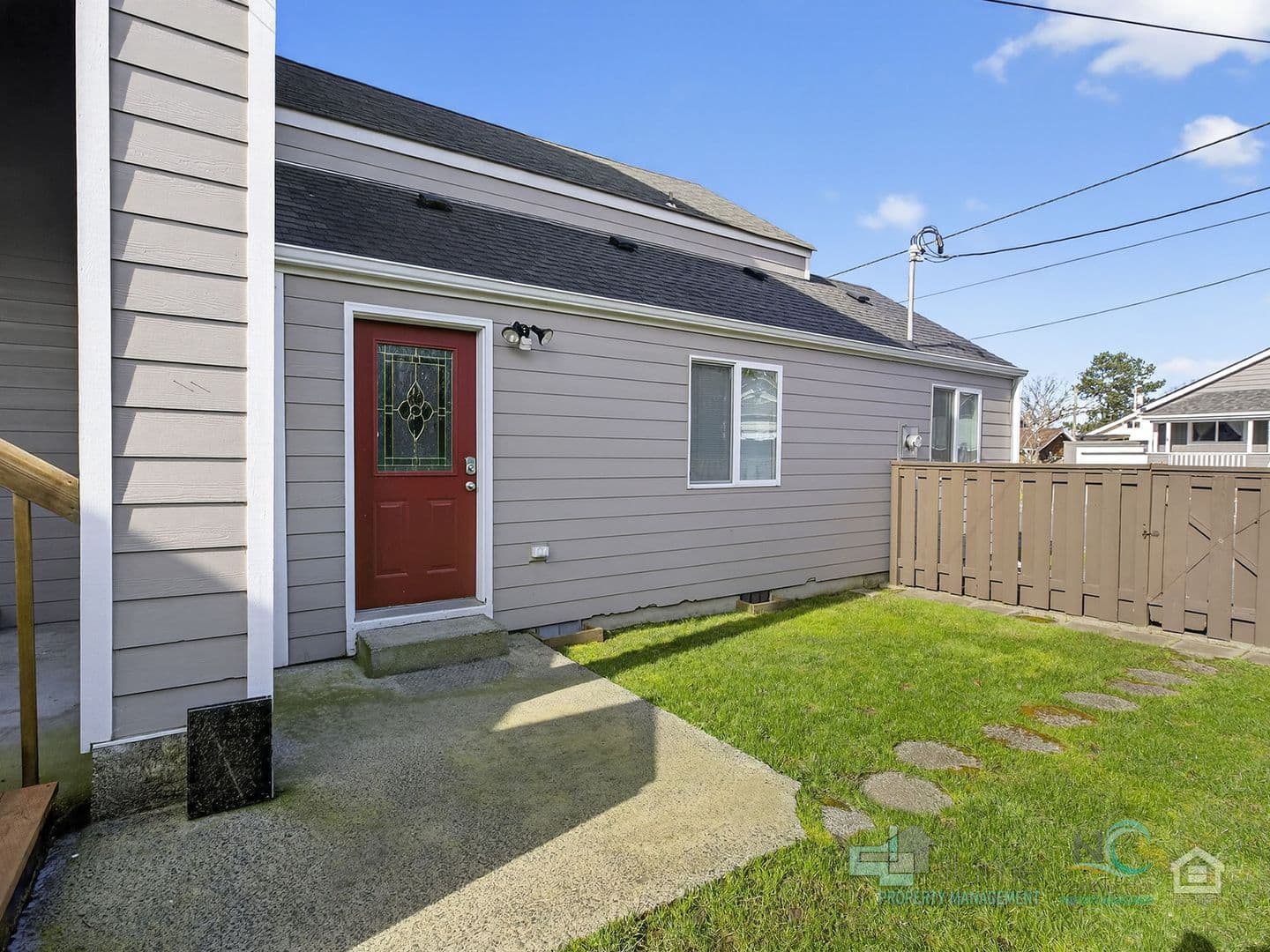 Seaside Apartment: 849 1st Ave