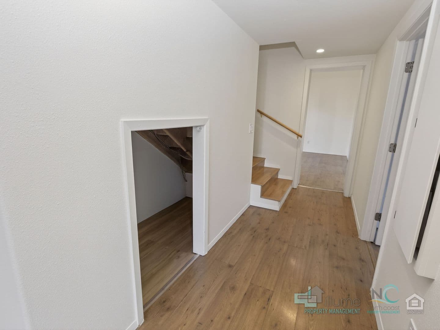 Seaside Apartment: 849 1st Ave