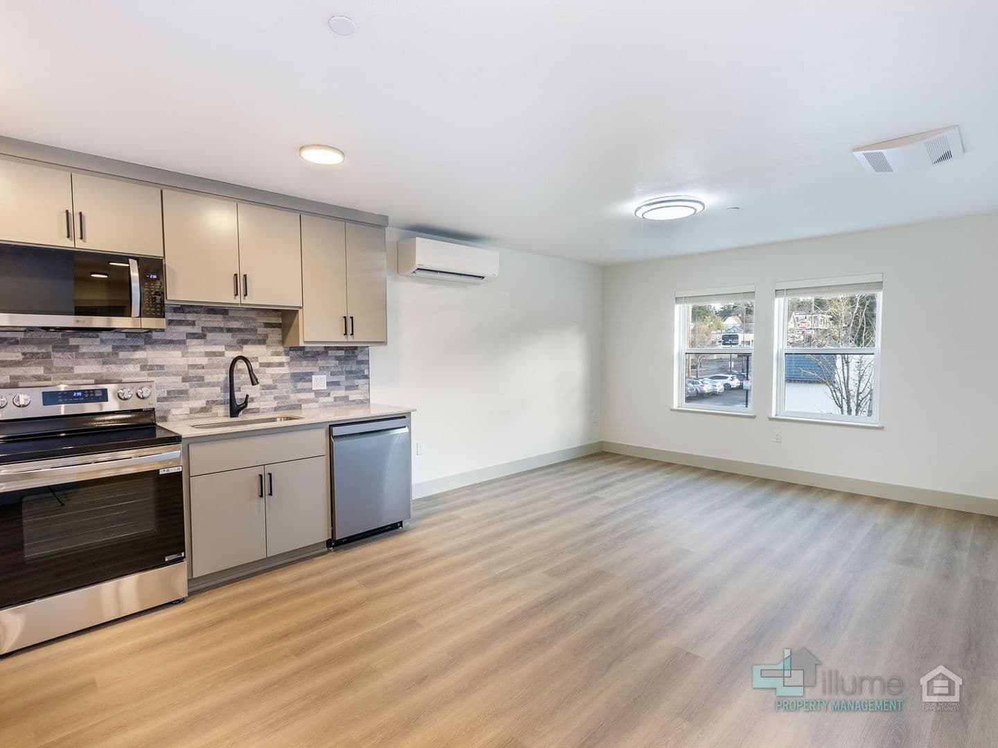Oregon City Apartment: 617 Monroe Street